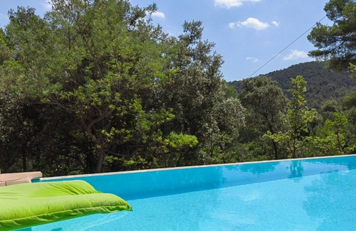 Figanieres House | Standard Room - Bougainvillea