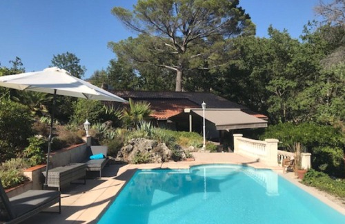 Figanieres House | Standard Room - Bougainvillea