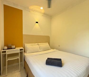 Kampung Bukit Tok Bat House | STANDARD ROOM-for 2Pax at Anggerik Impian Hotel