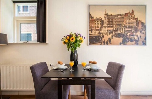 Nieuwmarkt en Lastage Apartment | Standard Studio in the Heart of Amsterdam (2pax)