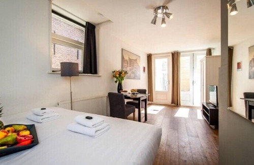 Nieuwmarkt en Lastage Apartment | Standard Studio in the Heart of Amsterdam (2pax)