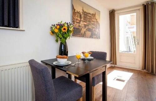 Nieuwmarkt en Lastage Apartment | Standard Studio in the Heart of Amsterdam (2pax)