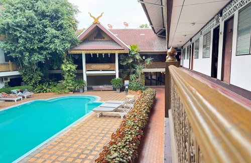 Su Thep House | Standard Twin Charm | Great for Friends