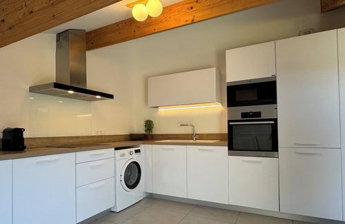 Bonifacio Apartment | STANDING APARTMENT TERRACES - A/C - PARKING - GREAT LOCATION