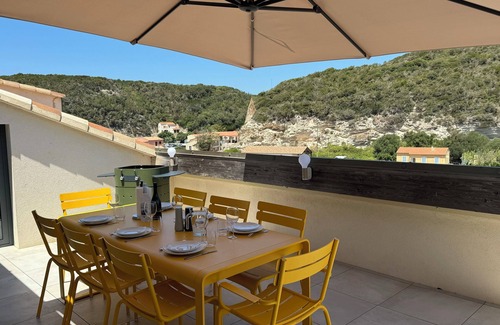 Bonifacio Apartment | STANDING APARTMENT TERRACES - A/C - PARKING - GREAT LOCATION