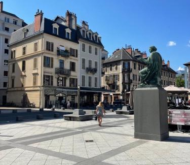 Chambery Apartment | Standing et confort, emplacement idéal centre ville, vue magnifique -Clim mobile