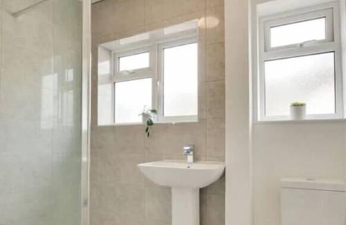 Shaldon Apartment | Standout 2BD Coastal Cottages in South Devon