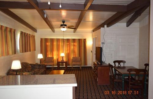Borrego Springs Hotel | Stanlunds Inn and Suites