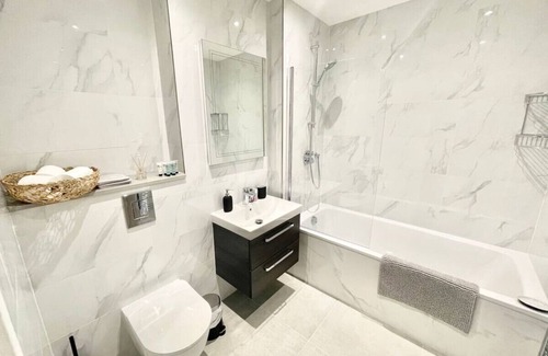Stanmore Apartment | Stanmore Central - Ground Floor Garden Apartment