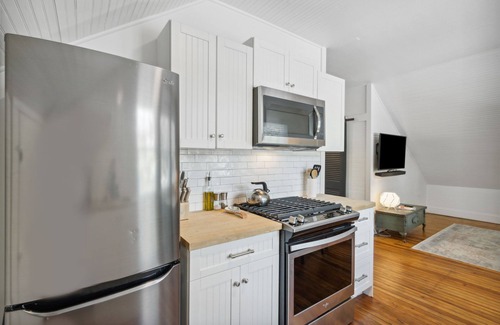 Saint Simons Island Apartment | Stanton Apt C/Historic retreat 1 block to beach
