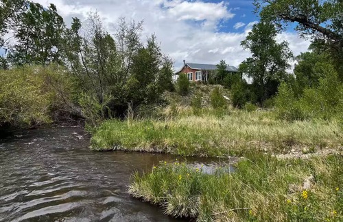 Red Wing House | Star Bungalow: Riverfront 2-bedroom bungalow in Gardner