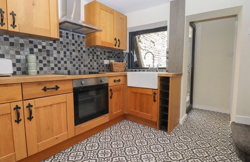 Eastbourne Cottage | STAR COTTAGE, pet friendly, character holiday cottage in Eastbourne