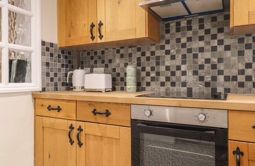 Eastbourne Cottage | STAR COTTAGE, pet friendly, character holiday cottage in Eastbourne