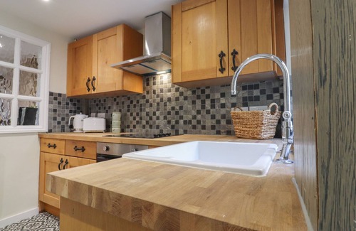 Eastbourne Cottage | STAR COTTAGE, pet friendly, character holiday cottage in Eastbourne