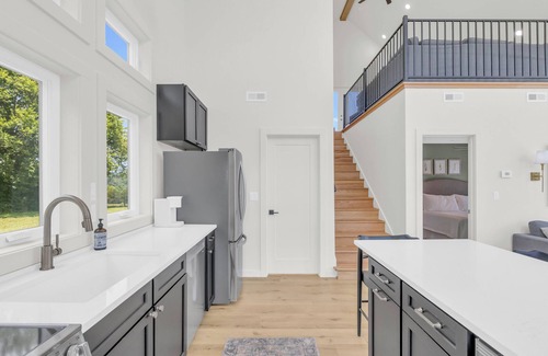Riceville House | Star Hill Farm Barndo Retreat – Hillside Serenity with Hot Tub