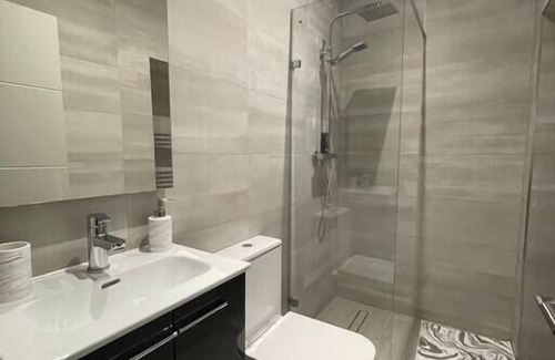 Golders Green Apartment | Star London Finchley Road 3-Bed Oasis with Garden