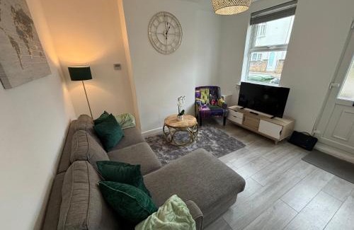 Peterborough Apartment | Star Road Home, central location, FREE parking