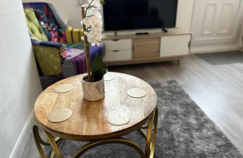 Peterborough Apartment | Star Road Home, central location, FREE parking