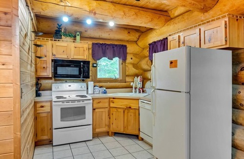 White Oak Lodge Cabin | Star Views - Secluded w/Mountain Views