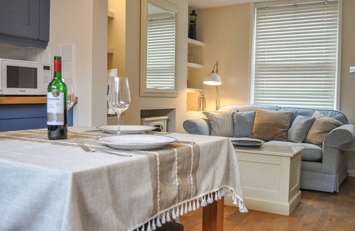 New Forest District Cottage | STARBOARD LIGHT, pet friendly, character holiday cottage in Lymington