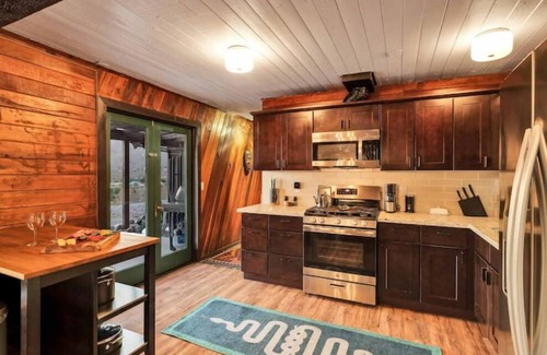 Morongo Valley Cabin | Starfire Lodge:Funky Architectural Mtn-view Escapenn