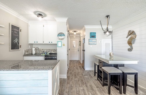 Panama City Beach Apartment | Starfish Studio: beachfront, overlooking pool, clean, comfy w/free beach chairs