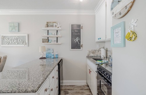 Panama City Beach Apartment | Starfish Studio: beachfront, overlooking pool, clean, comfy w/free beach chairs