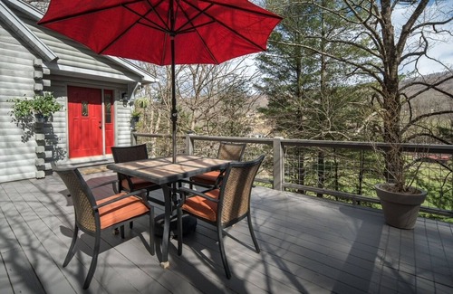 Boone Cabin | Stargazer Cabin-Where the mountains meet the sky!