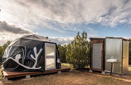 Williams House | Stargazer Dome| Under Grand Canyon night skies
