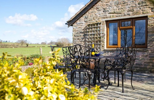 Westbrook Court Apartment | STARGAZER'S FIELD HOUSE, family friendly in Hay-On-Wye