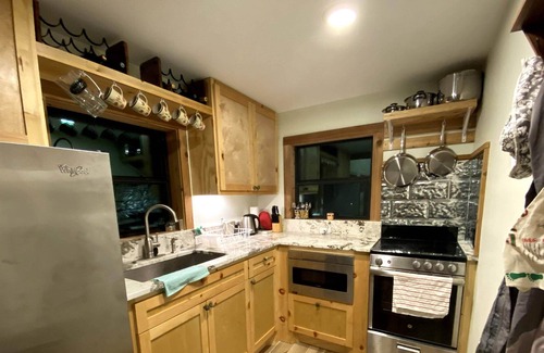 Fredericksburg Apartment | Stargazing Cabin - The Nerds & The Bees!