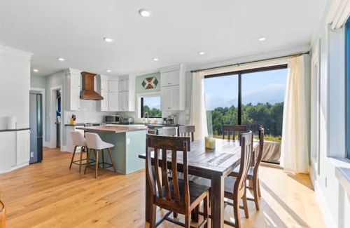 Roseland House | Stargazing on 12 Acres: Hot Tub 55"TV Fire Pit