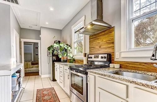 Midtown Apartment | Starland Area gem! Marvelous 2-bedroom apartment in Savannah