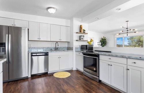 Joshua Tree House | Starlight Acres: 4BR Joshua Tree Home w/Hot Tub