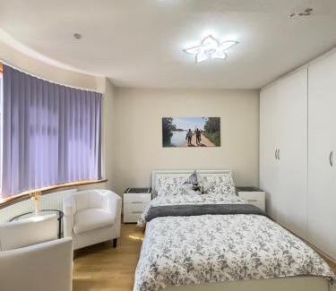 Ashford House | Starling House 3BR near Heathrow, London