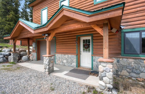 Quandary Village Cabin | Starlink 100+Mbps, HOT TUB, TempurPedic beds, DOGS, cozy cabin 15 min from Breck