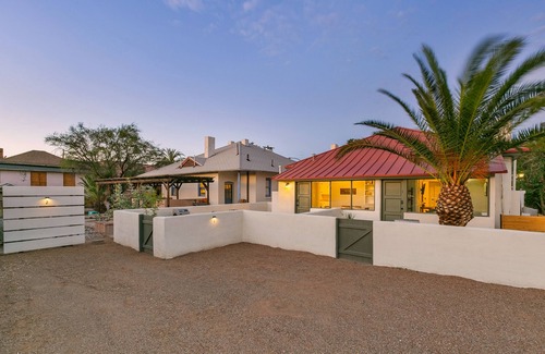 Iron Horse House | Starlit Stay| Walk to Fox & Congress |Free parking