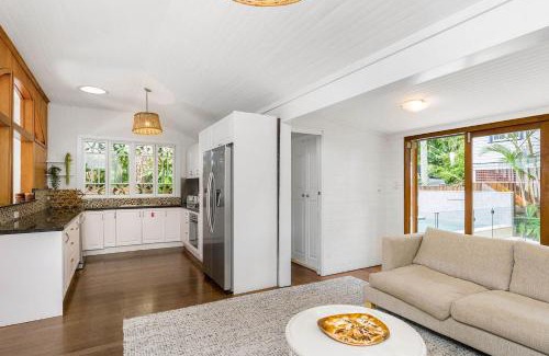 Byron Bay House | Starr Cottage - Quaint Cottage with a stunning pool - Close to everything Byron!