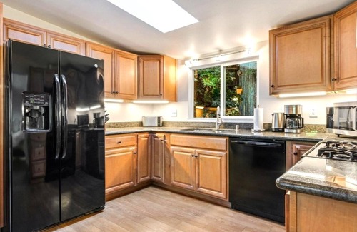Forest Hills House | Starry Nights:FUN Family Home! Rave Reviews!Walk to River! GmRm/Pup/WiFi/Yard