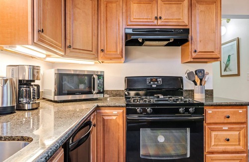 Forest Hills House | Starry Nights~Playful Family Haven! Walk to River! GmRm/Pup/WiFi/Yard