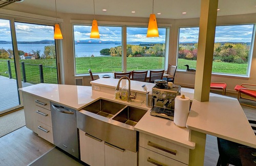 South Hero House | STARRY RIDGE Retreat: Champlain & Mtn Vistas