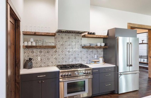 Bozeman Ski Chalet | Start Booking For Ski Season! nPine & Powder Ski House at Bridger Bowl