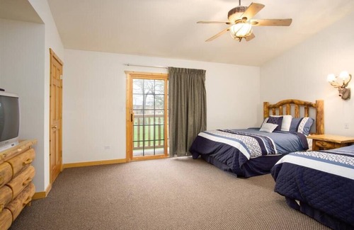 Oglesby Cabin | Starved Rock - 2BR 2BA rustic cabin