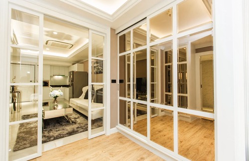 Bang Rak Condo | STATE TOWER SILOM BY HALOTH Luxury Economy room in Bangkok Thailand