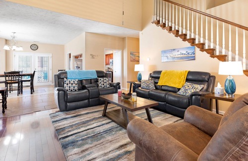 Socastee House | Stately home close to the beach & activities with private fishing dock & W/D