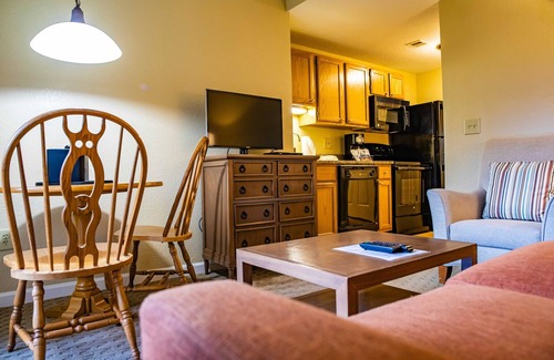 Pigeon Forge Condo | Stately Laurel Crest, 1 Bedroom Townhome