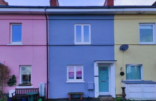 Neyland House | Station Cottage - Gorgeous property with breathtaking views of Neyland Waterway