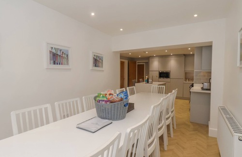 Scarborough City Centre Cottage | STATION HOUSE, family friendly, with hot tub in Scarborough