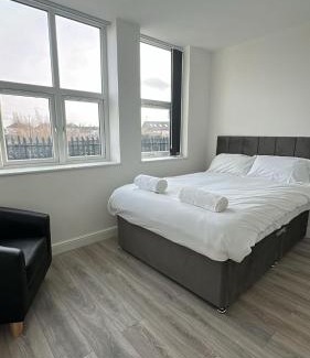 Scunthorpe Apartment | Station House One Bedroom Aparthotel - free parking!