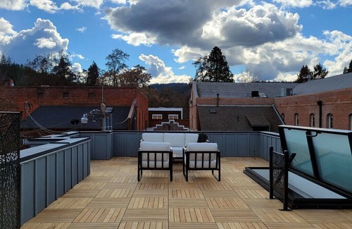 Jacksonville House | Station House Suite A